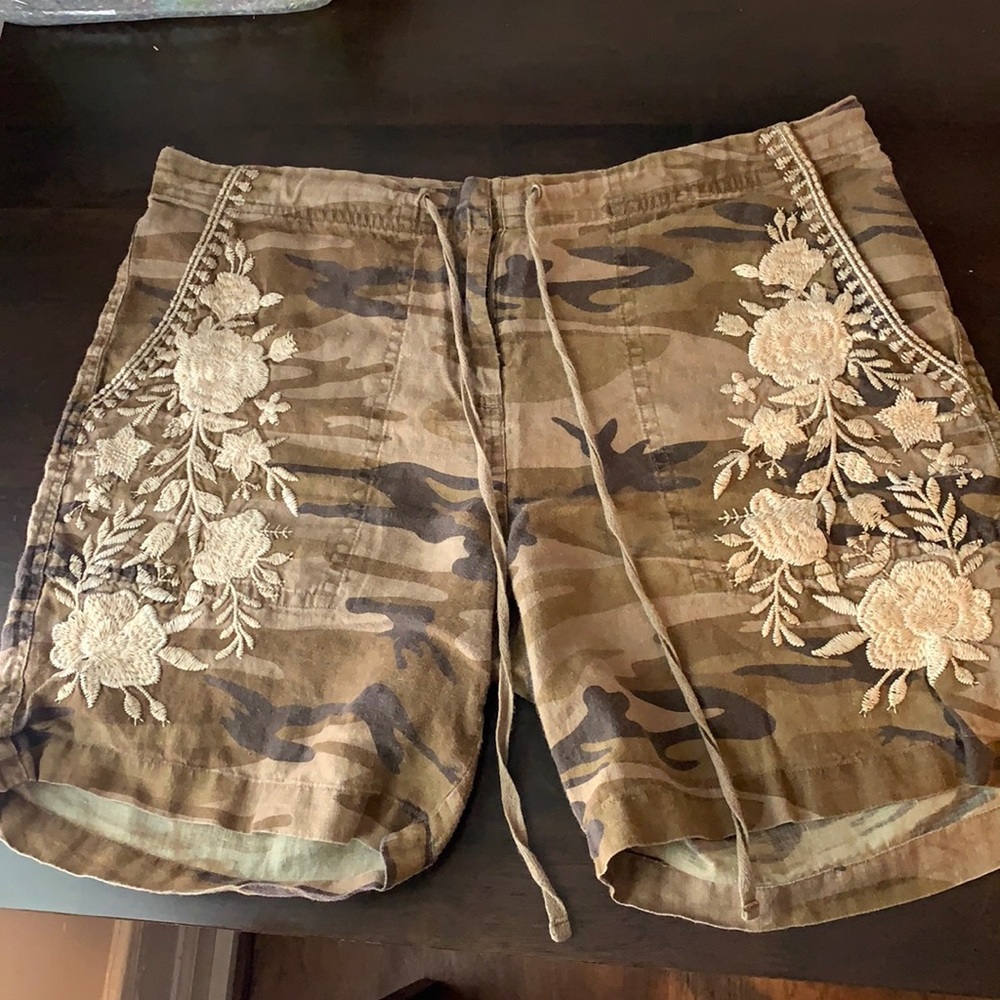 Johnny Was embroidered camouflage shorts